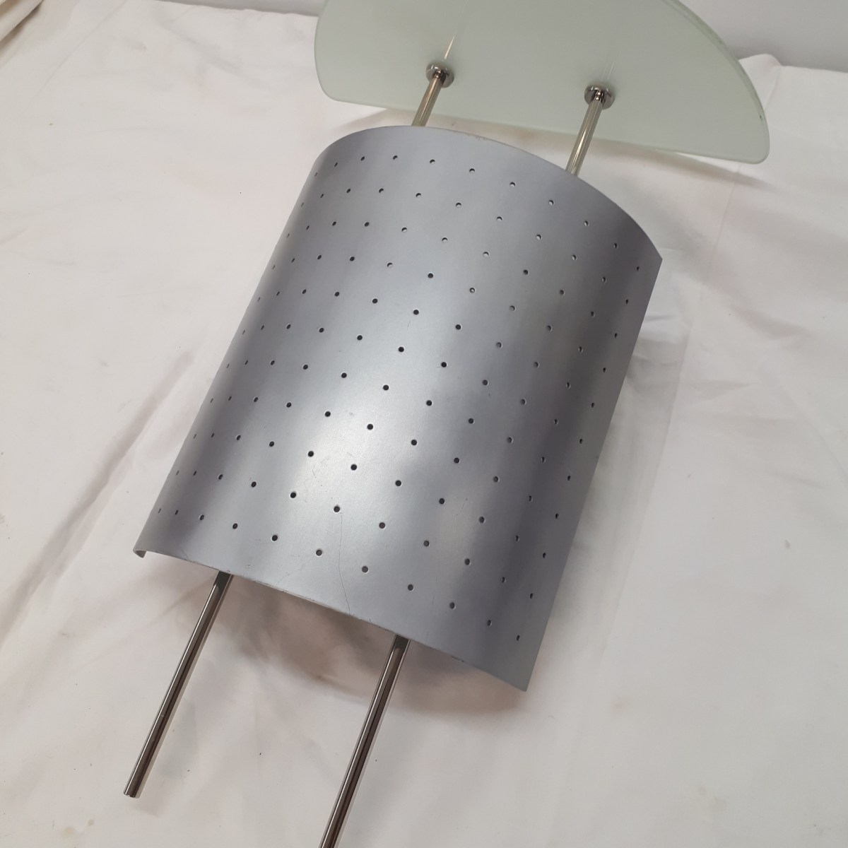 Uniikki kansallisoopperan lämpiön&nbsp;valaisin