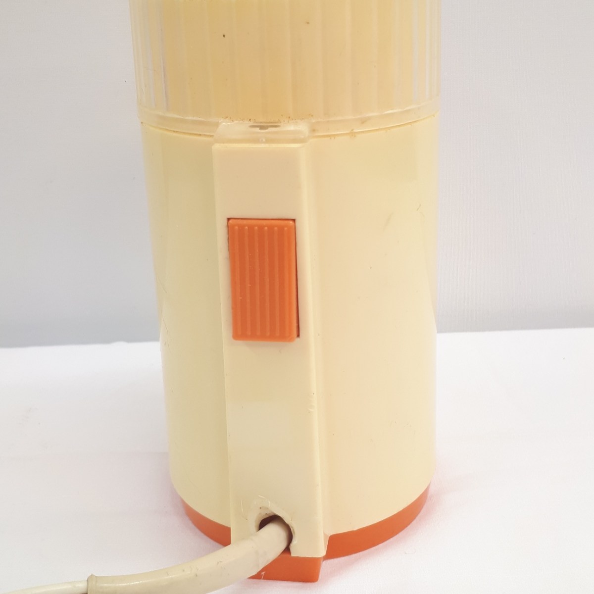 Käyttövalmis vintage-kahvimylly 1960-luvulta