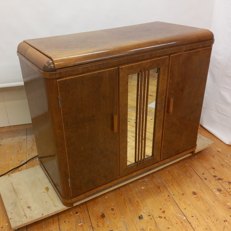 Visakoivuinen Art Deco -tarjoilukaappi /&nbsp;baarikaappi