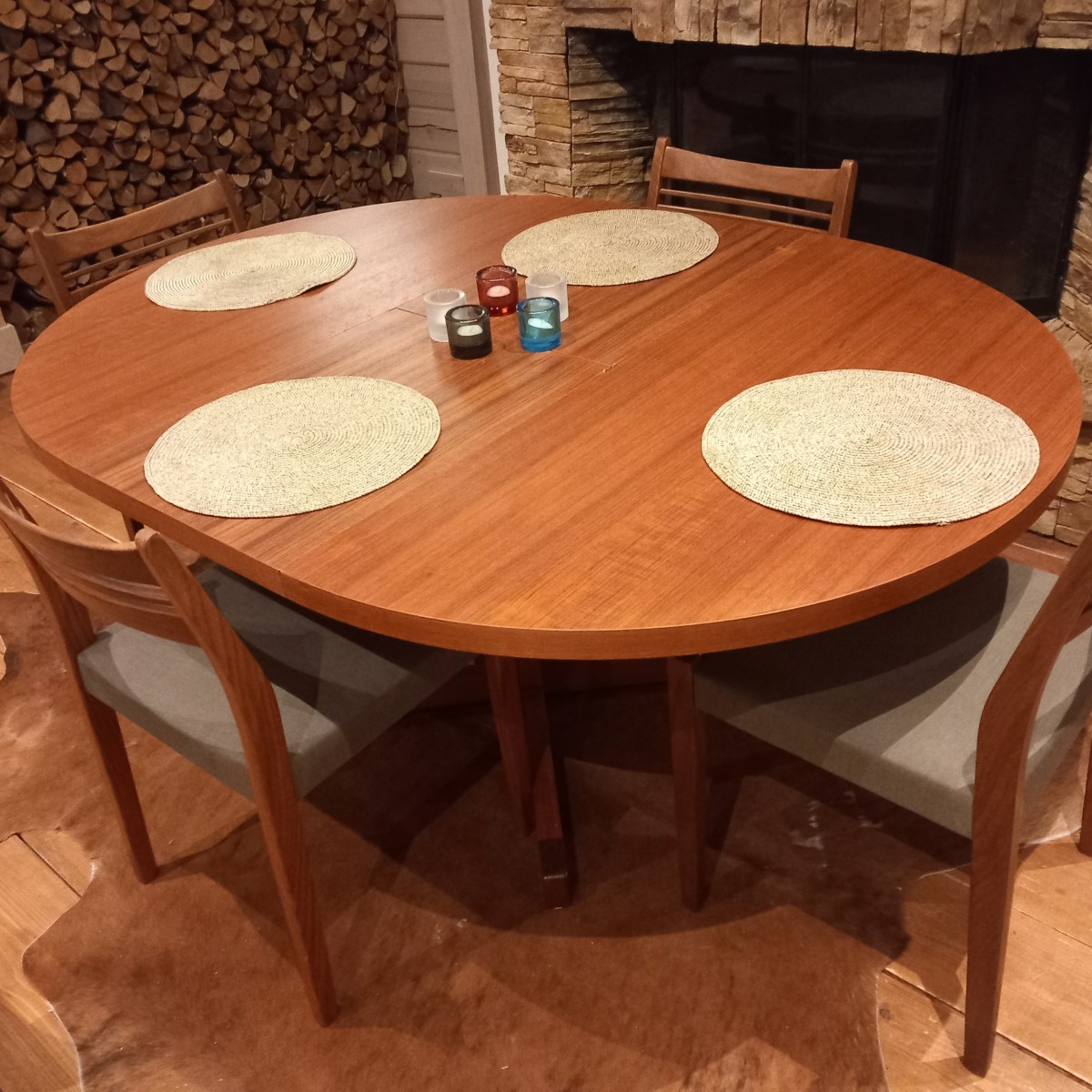 1960-luvun ruokailuryhmä, tiikkiä