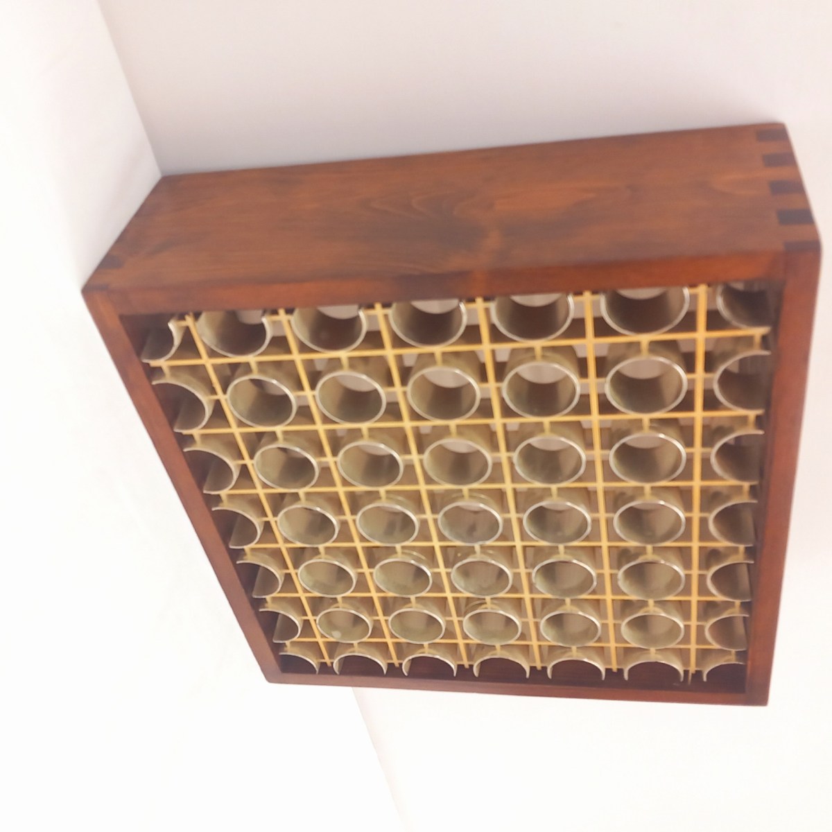 Kattovalaisimen varjostin, 1970-luvun&nbsp;retroa